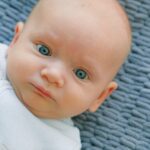 Neugeborene Augenfarbe warum sie blau sind