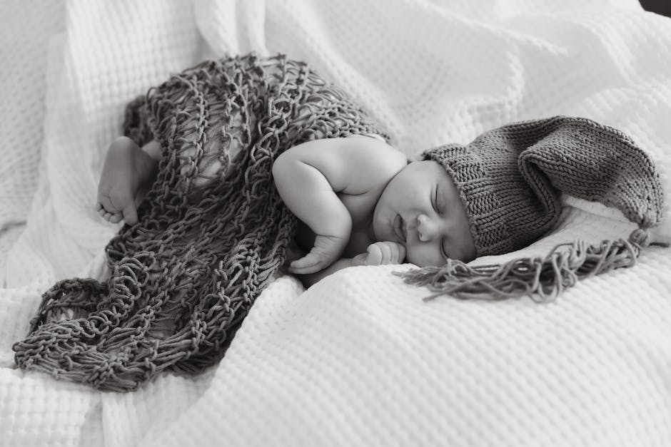  warum Babys manchmal mit offenen Augen schlafen
