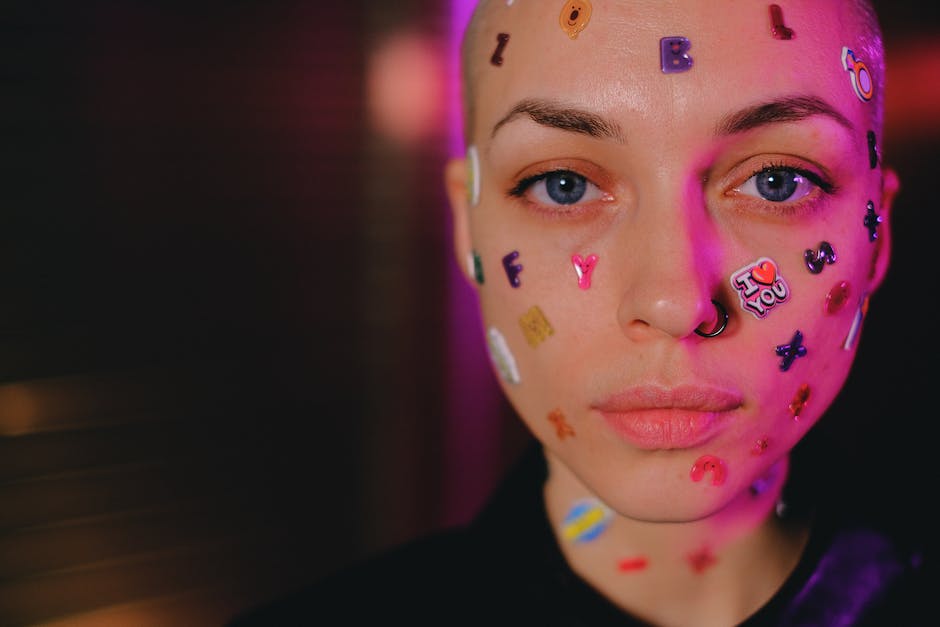 Blaue Augen mit welcher Haarfarbe kombinieren